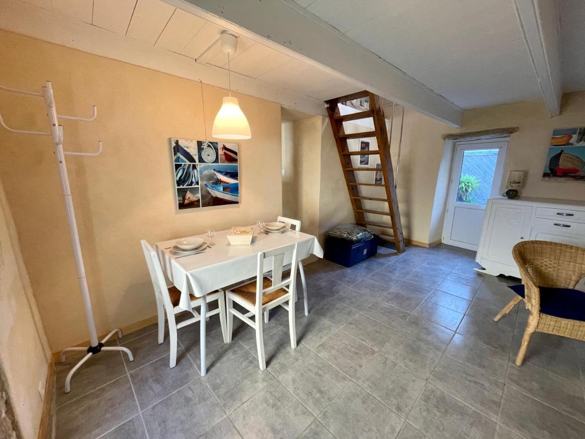 Authentique Penty Au Coeur Du Bourg Apartment Roscanvel Bagian luar foto