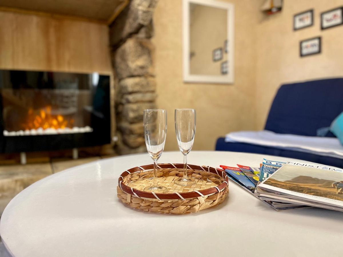 Authentique Penty Au Coeur Du Bourg Apartment Roscanvel Bagian luar foto